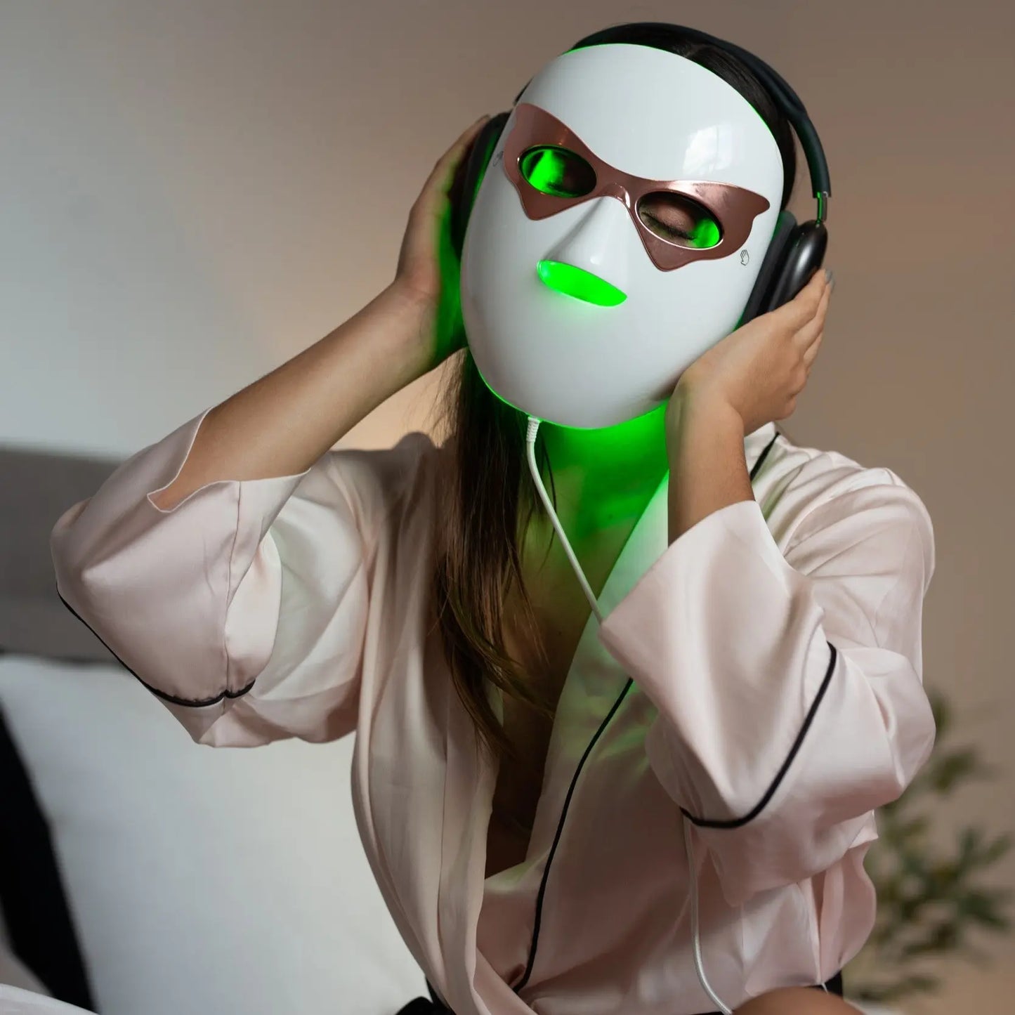 Silkemyk modell bruker Silkemyk LED-Maske